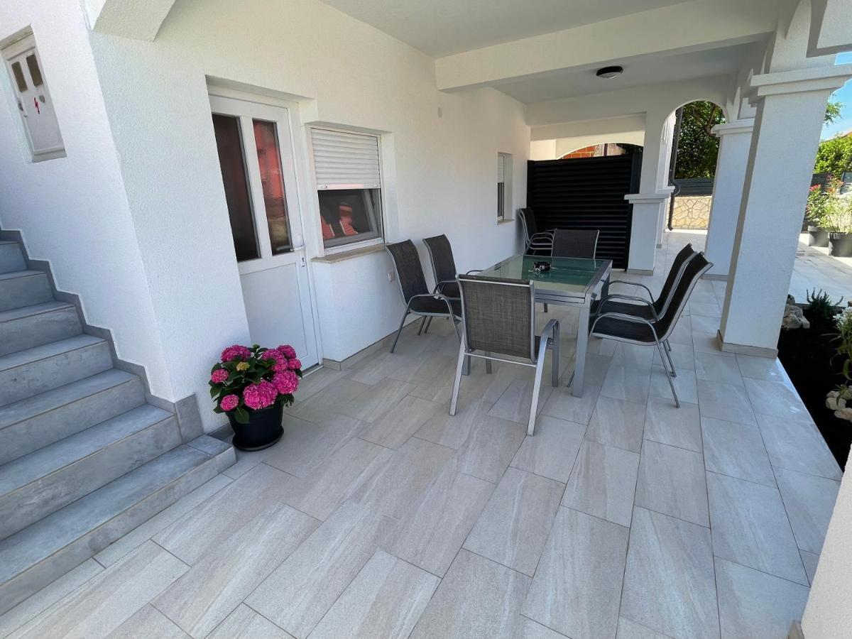 Apartmenthouse Ines Vir Exteriör bild