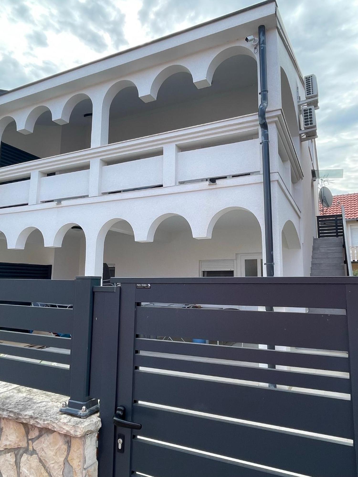 Apartmenthouse Ines Vir Exteriör bild