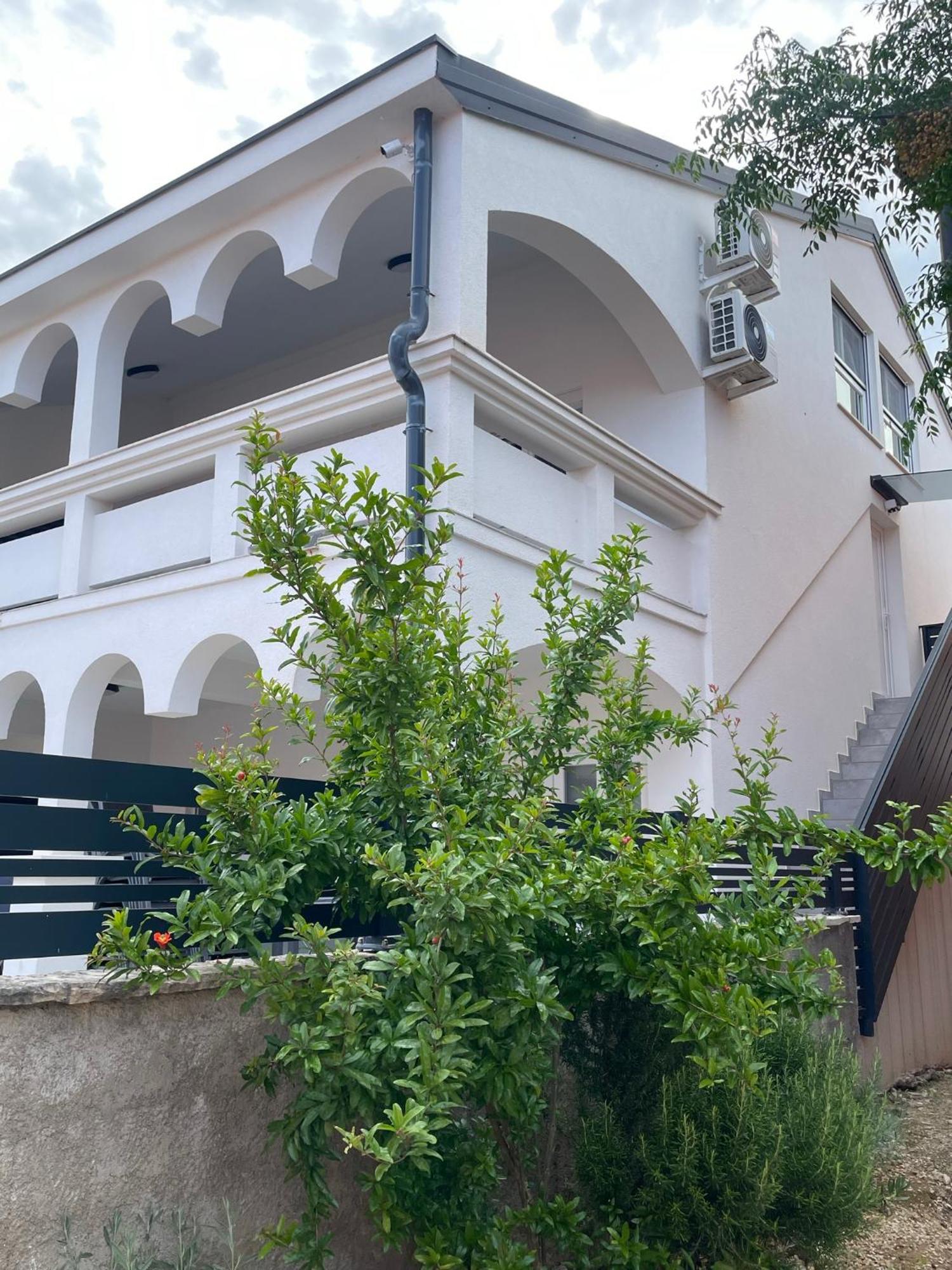 Apartmenthouse Ines Vir Exteriör bild